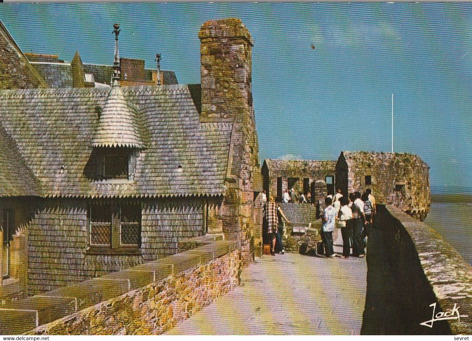 LE MONT SAINT MICHEL  - Ancienne Toiture En Bois Bordant Le Chemin De Ronde    CPM - Le Mont Saint Michel