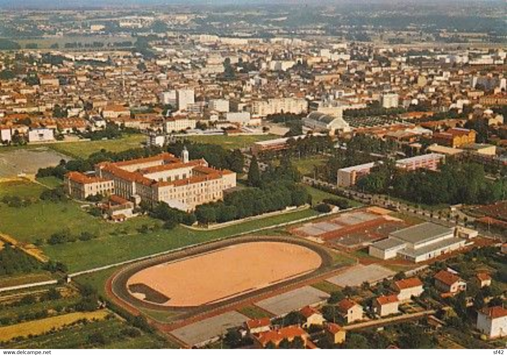 VILLEFRANCHE SUR SAONE     VUE GENRALE. LE STADE DE FOOTBALL - Soccer