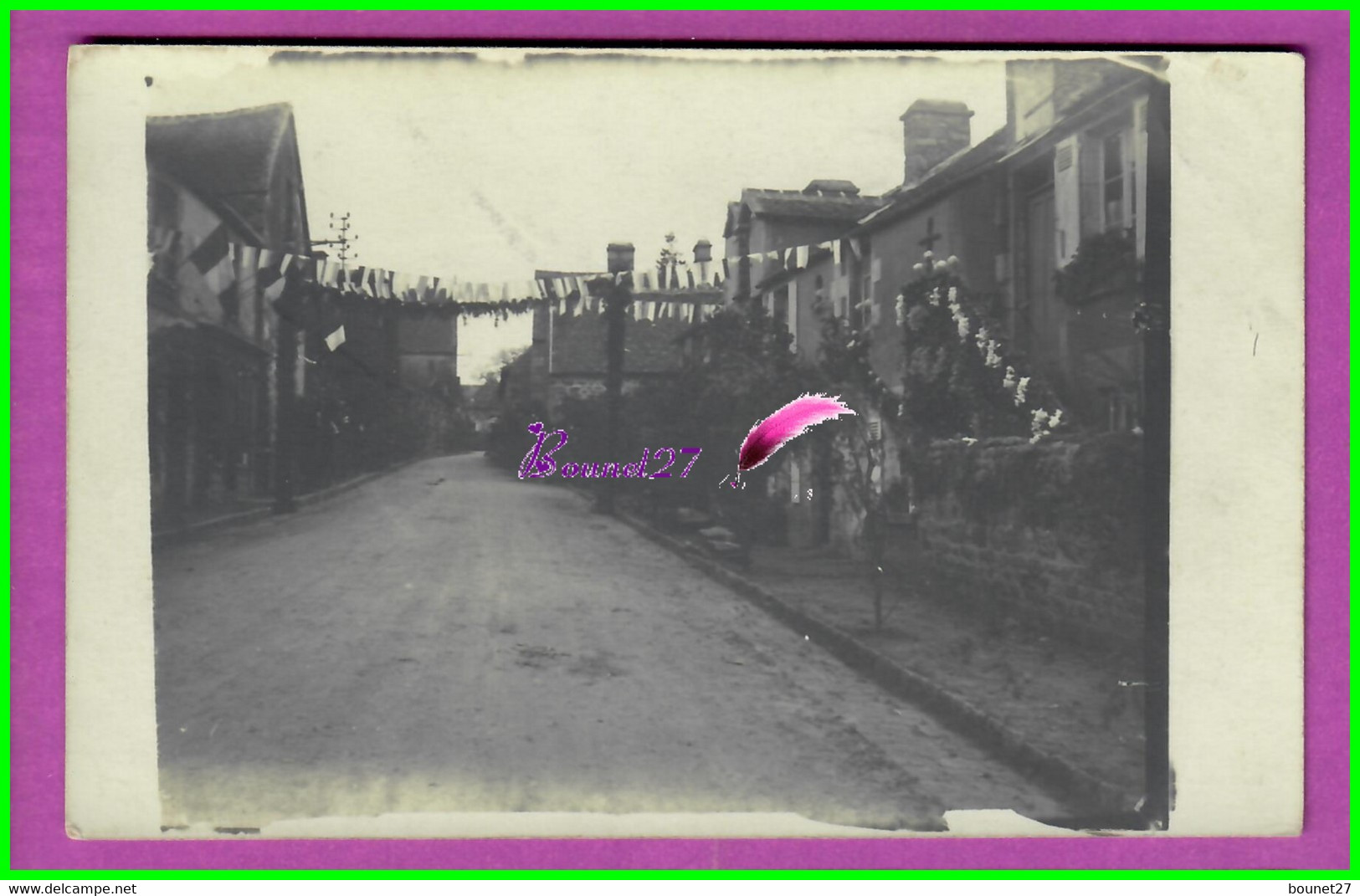 CPA - Carte A Identifier - Commemoration Dans Une Rue Avec Décoration Devant L'église - Guerra 1914-18