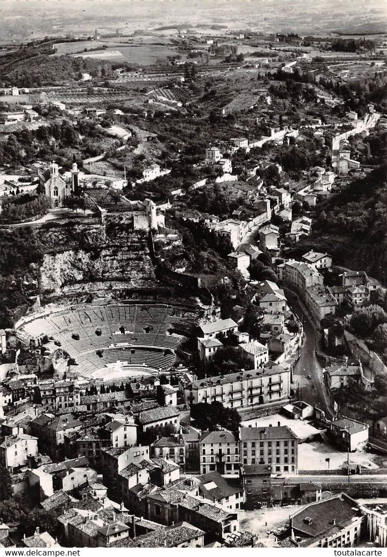 CPSM 38 VIENNE VUE AERIENNE SUR LE THEATRE ANTIQUE ET LA COLLINE DE PIPET     Grand Format  15 X 10,5 Cm - Vienne