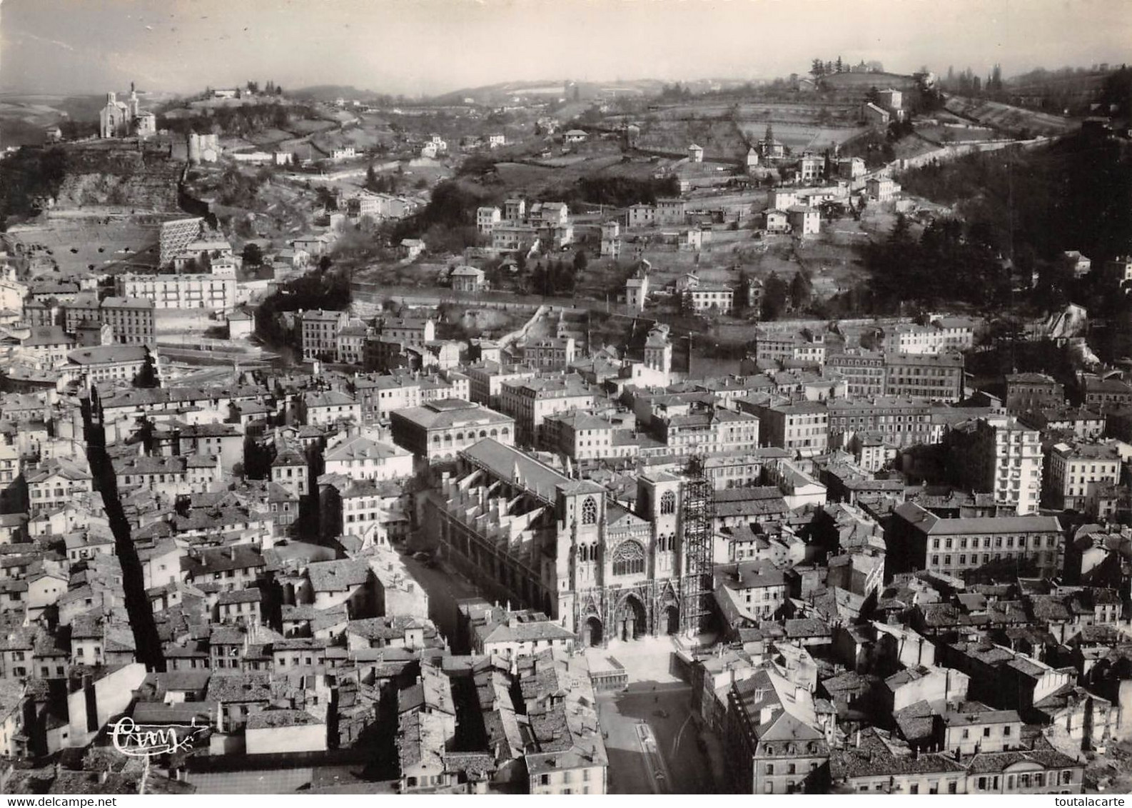 CPSM 38 VIENNE VUE AERIENNE AU CENTRE LA CATHEDRALE      Grand Format  15 X 10,5 Cm - Vienne