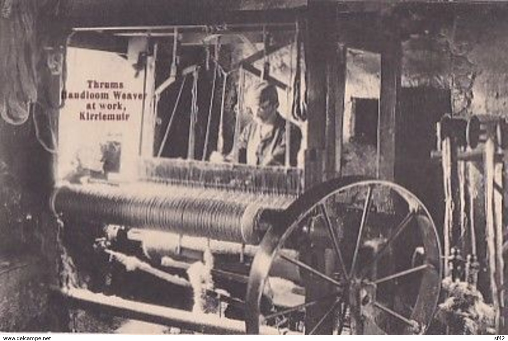 THRUMS HANDLOOM WEAVER AT WORK              KIRRIEMUIR - Angus