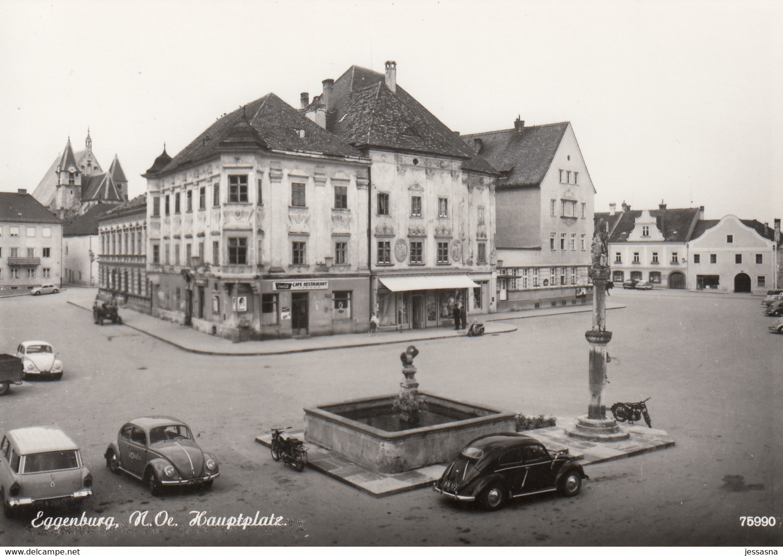 AK  - NÖ - Eggenburg - Ortsansicht Oldtimer Am Hauptplatz Mit Alte Geschäfte - Eggenburg
