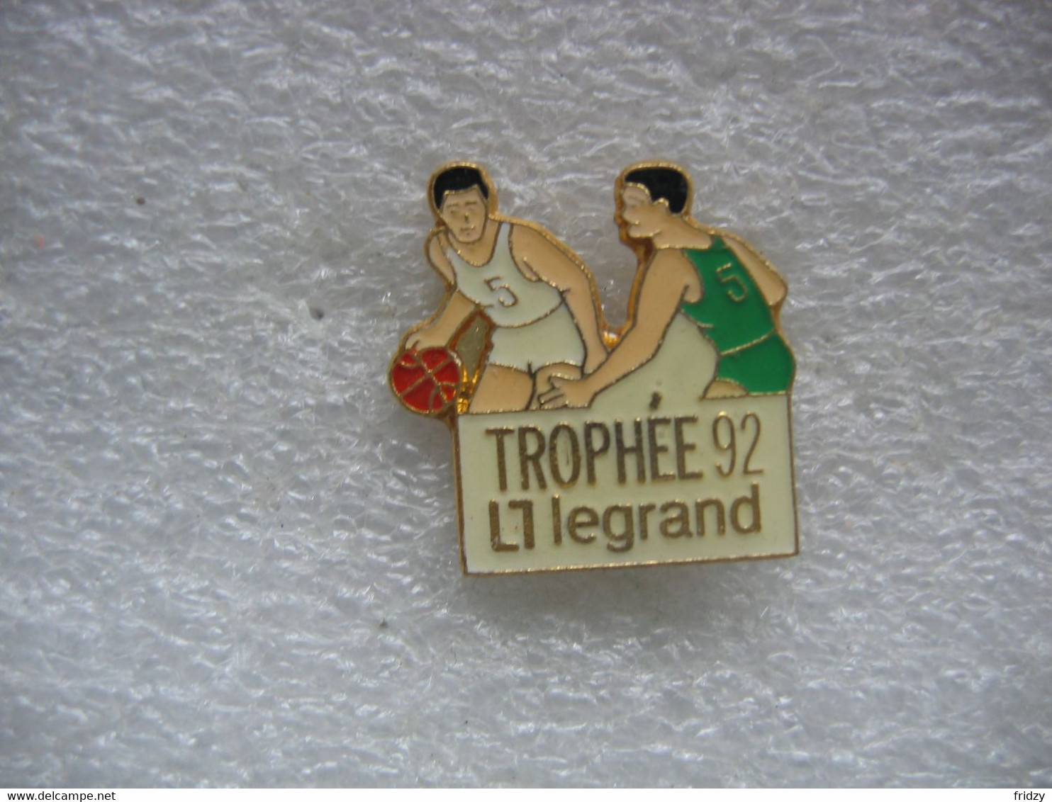 Pin's Du Trophée LEGRAND En 92. Sport Basketball - Basketball