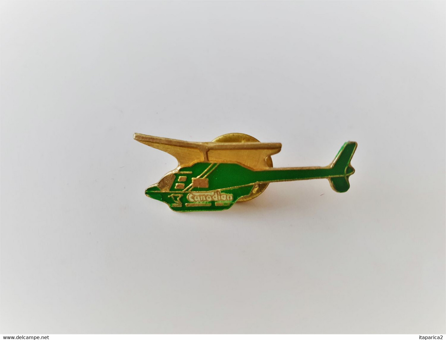 Pins Militaria Hélicoptère Canadian  / 33NAT - Avions