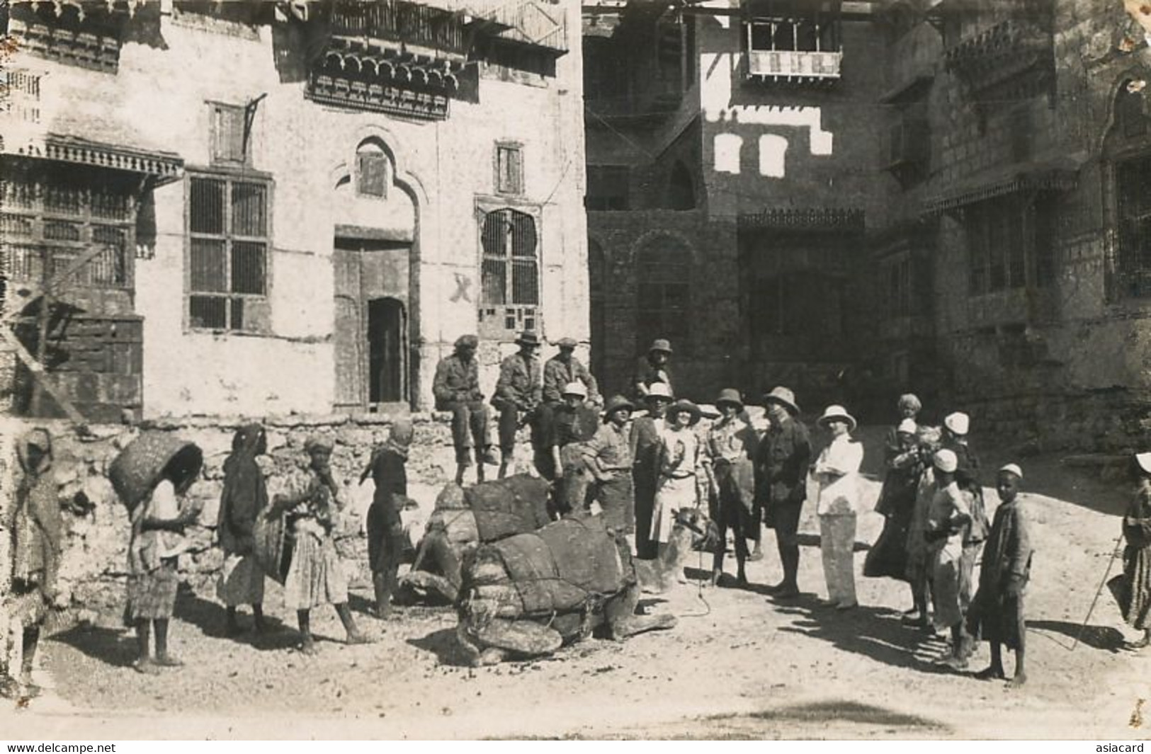 Real Photo Djeddah Group Of British Explorators In The City . Camel Caravan . Chameaux . 1929 - Arabia Saudita