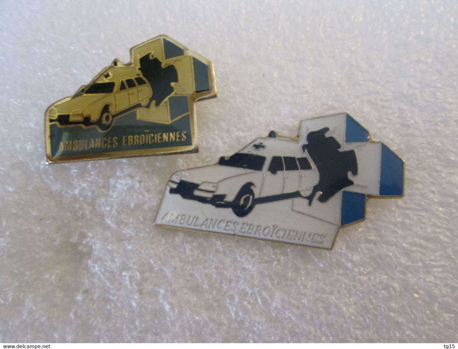 PIN'S   LOT 2 CITROEN  CX  AMBULANCES   EBROICIENNES - Citroën