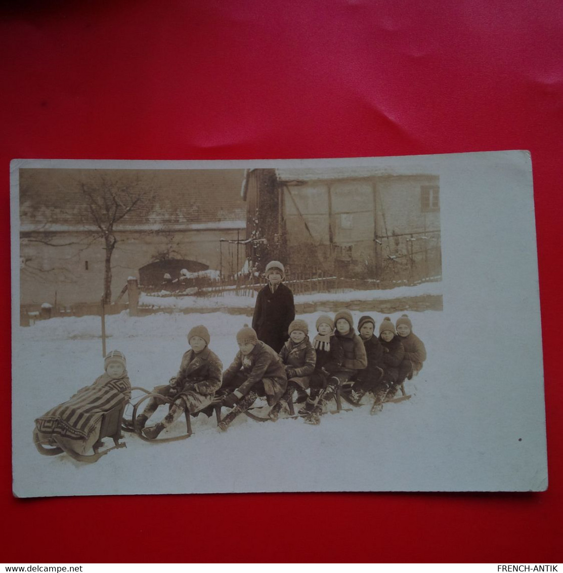 CARTE PHOTO ENFANTS SUR DES LUGES DRESDEN - Gruppen Von Kindern Und Familien