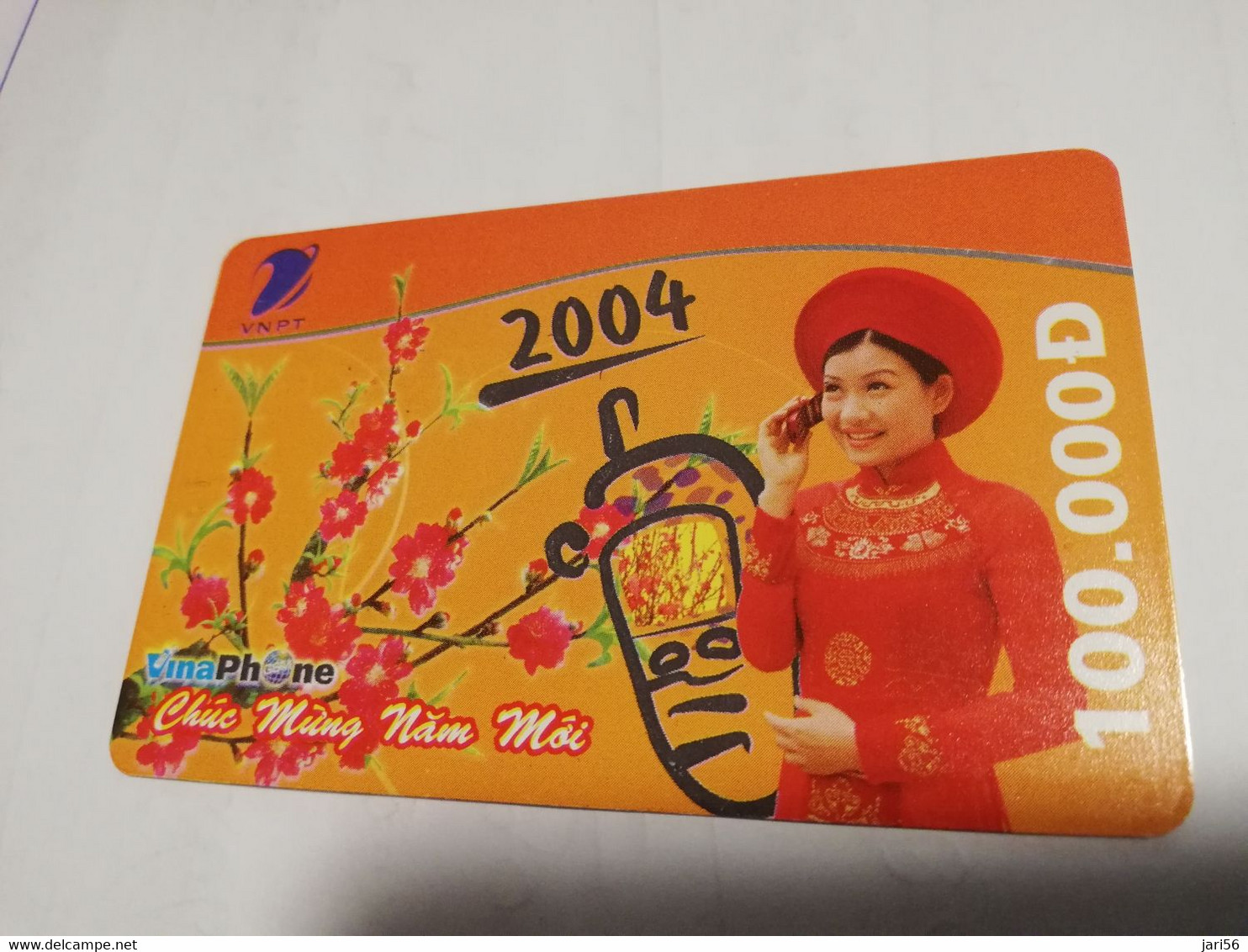 VIETNAM  100.000 D  LADY ON PHONE AND FLOWERS  PREPAIS Fine Used Card      **4007** - Vietnam