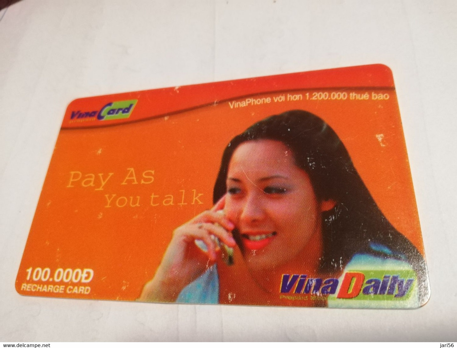 VIETNAM  100.000 D  LADY ON PHONE   PREPAID  Fine Used Card      **4009** - Viêt-Nam