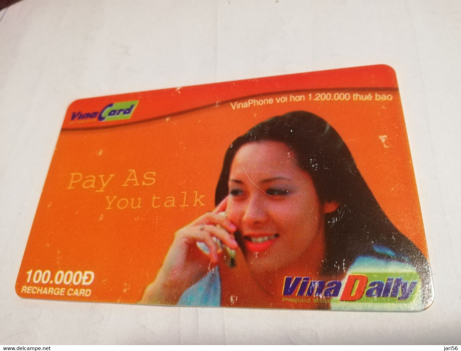 VIETNAM  100.000 D  LADY ON PHONE   PREPAID  Fine Used Card      **4009** - Vietnam