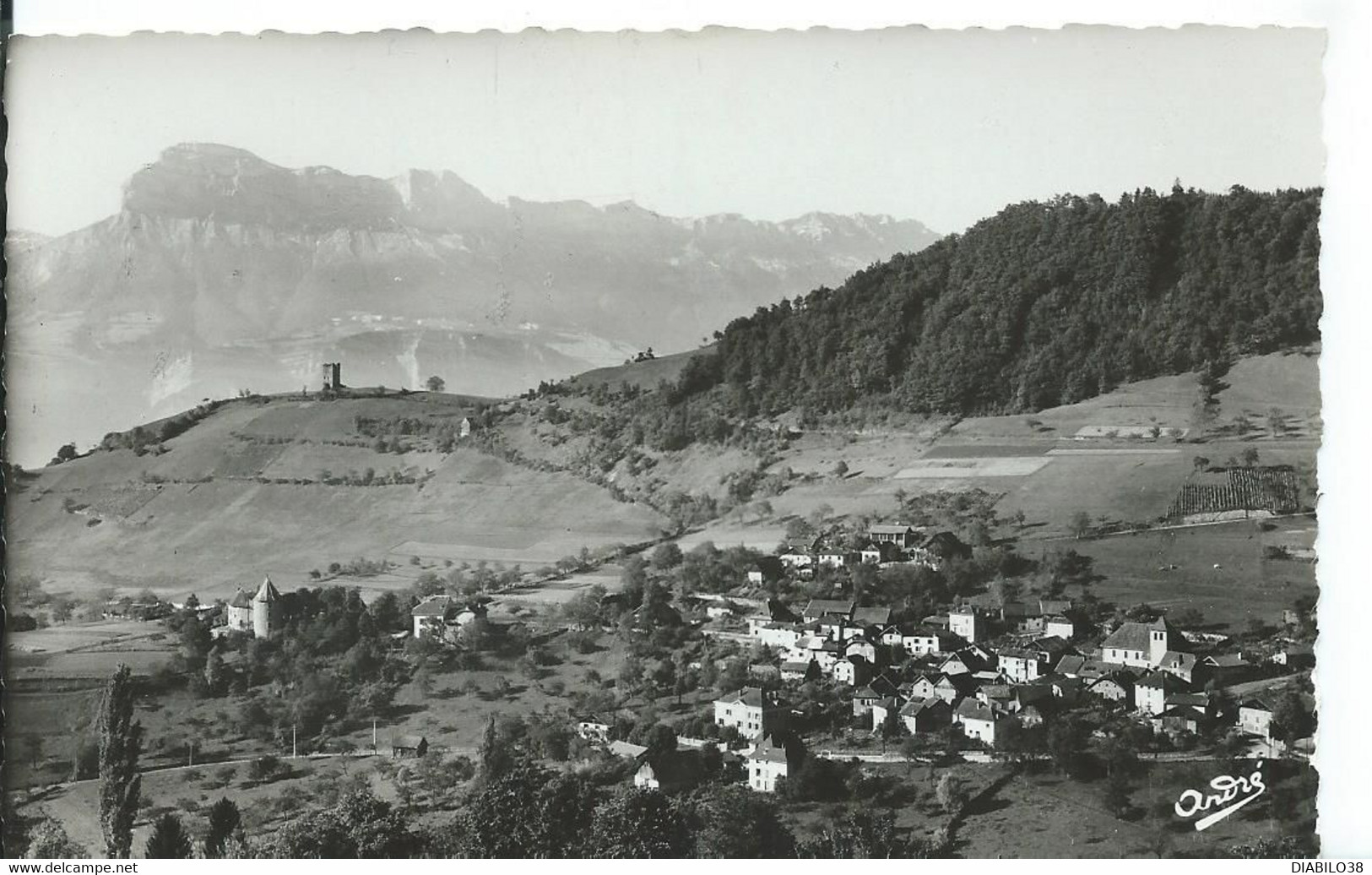 LAVAL      ( ISERE )     VUE GENERALE. AU FOND, LA DENT DE CROLLES - Laval