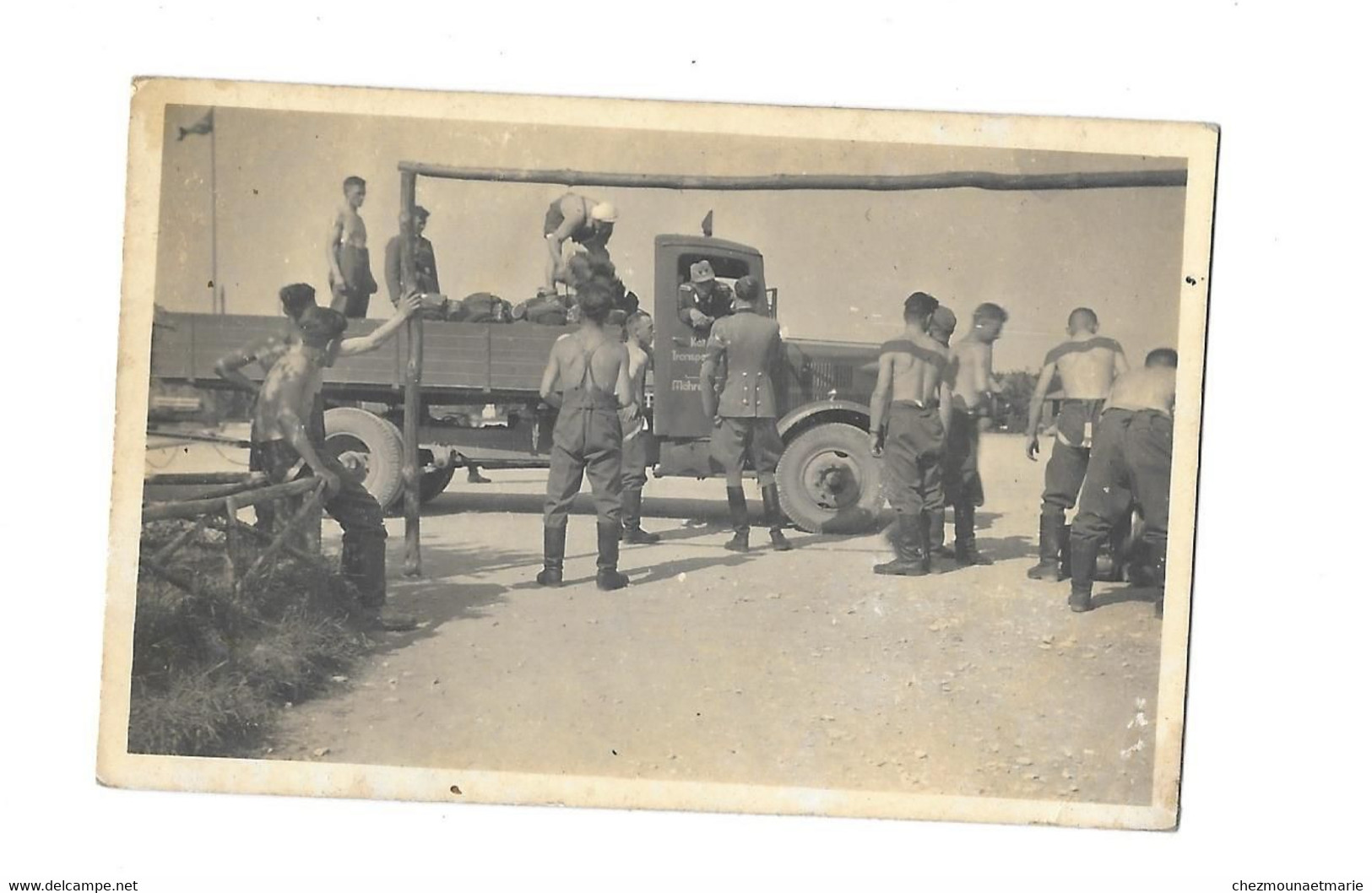 MOHRENDORF (ALLEMAGNE) III REICH - SOLDATS ALLEMANDS - CAMION TRANSPORTANT DU MATERIEL - PHOTO 8.5*5.5 CM - Guerra, Militari