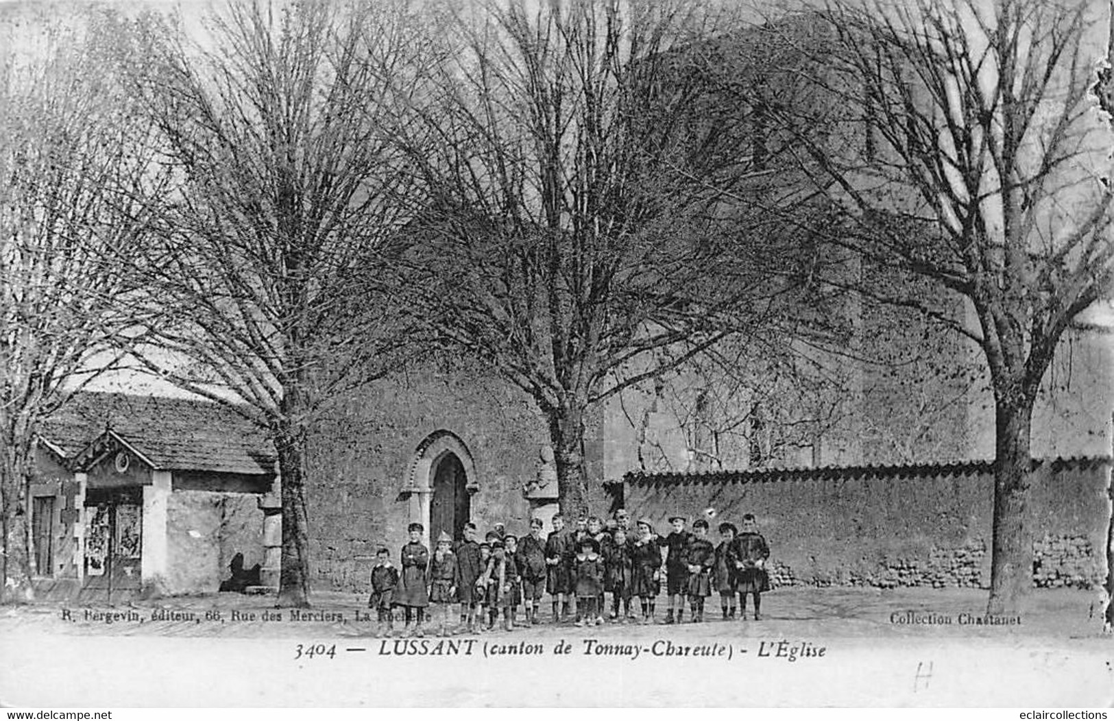 Lussant           17         Un Groupe D'enfants Devant L'église          (voir Scan) - Altri & Non Classificati