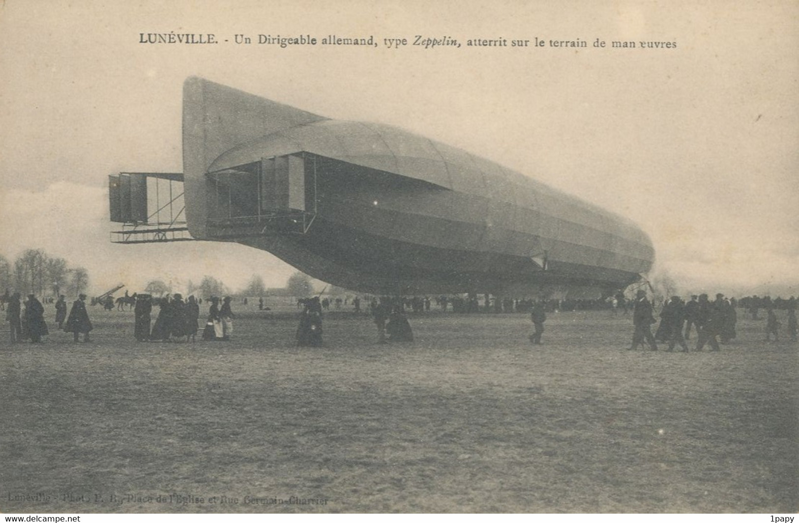 54 - LUNEVILLE - Le Dirigeable Allemand , Type Zeppelin Atterrit Sur Le Terrain De Manœuvres - Luneville