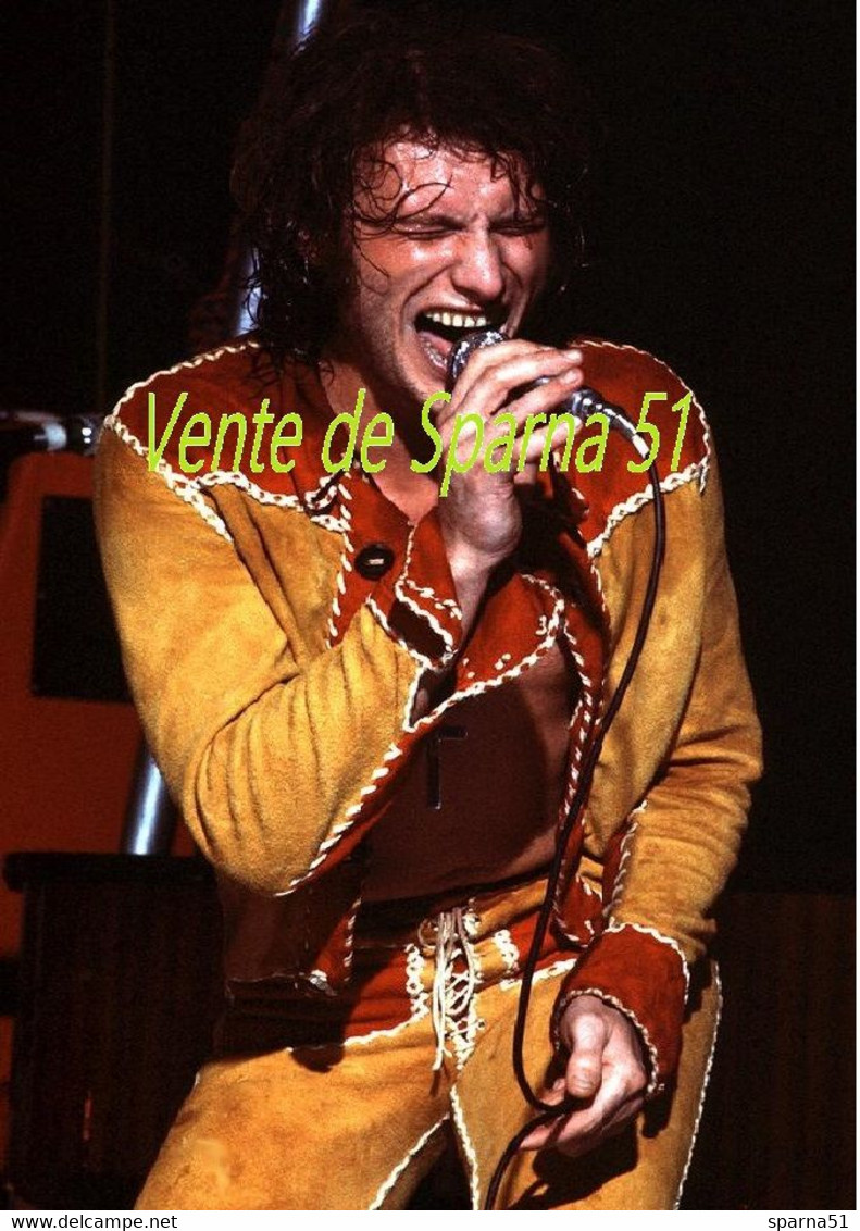 Johnny Hallyday Costume Rouge Et Jaune  (1972)  -  Affiche A3 Plastifiée - Manifesti & Poster