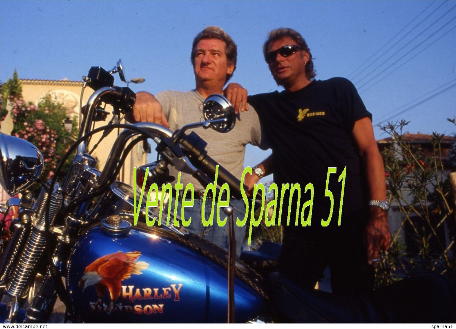 Johnny Hallyday & Eddy -Harley Bleu Devant   -  Affiche A3 Plastifiée - Affiches & Posters