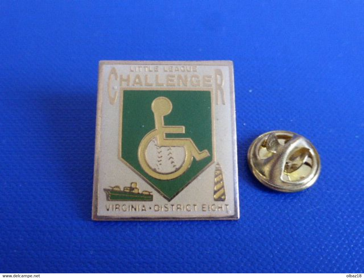 Pin's Baseball - Little League Challenger - Virginia District Eight - Bateau Navire De Geurre - Fauteuil Roulant (PS11) - Baseball