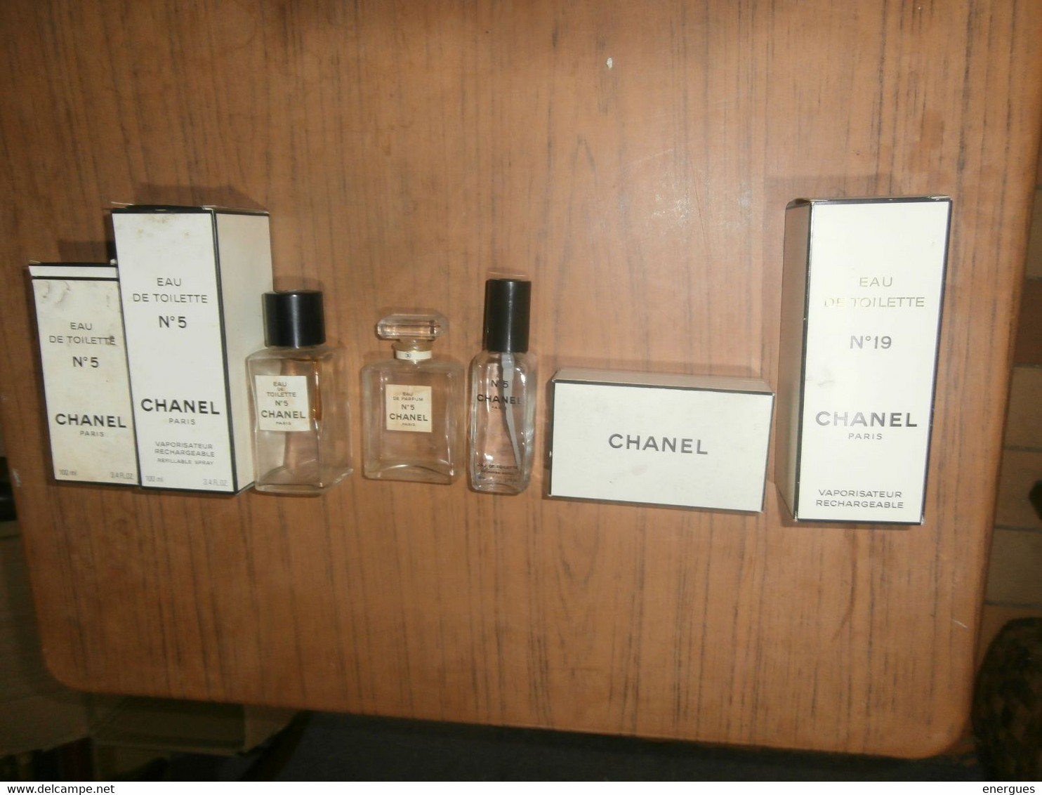 Parfum Chanel, 3 Flacons N°5, 2 Boîtes Vides N°5, 1 Boîte Vide N° 19, 1 Boîte Vide Rectangulaire Chanel - Non Classés