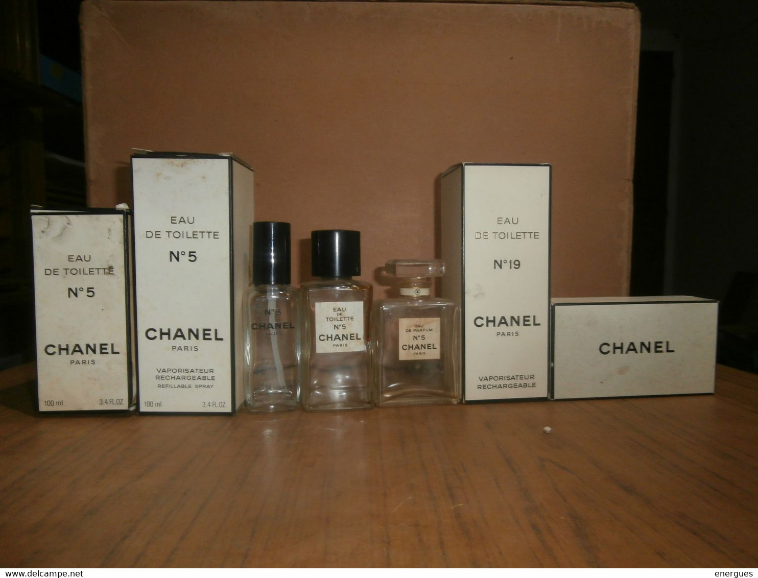 Parfum Chanel, 3 Flacons N°5, 2 Boîtes Vides N°5, 1 Boîte Vide N° 19, 1 Boîte Vide Rectangulaire Chanel - Non Classés