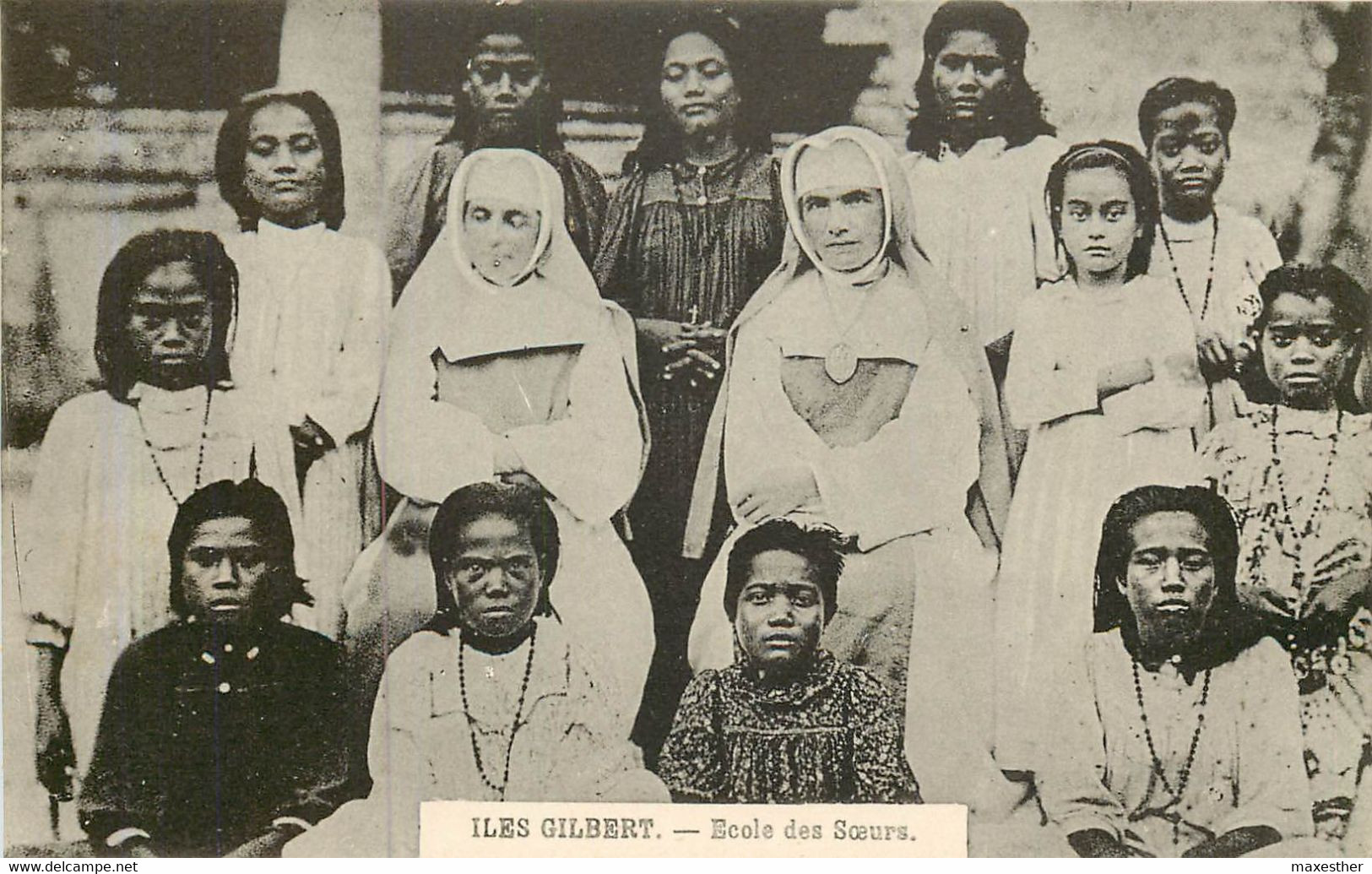 ILES GILBERT - école De Soeurs - Kiribati