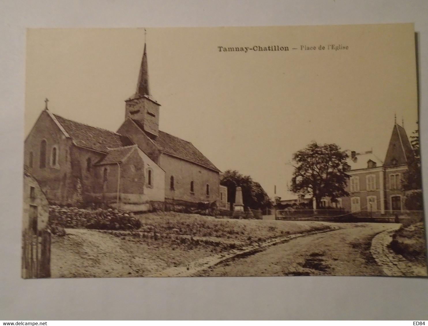 TANNAY - CHATILLON.  Place De L'Eglise - Tannay