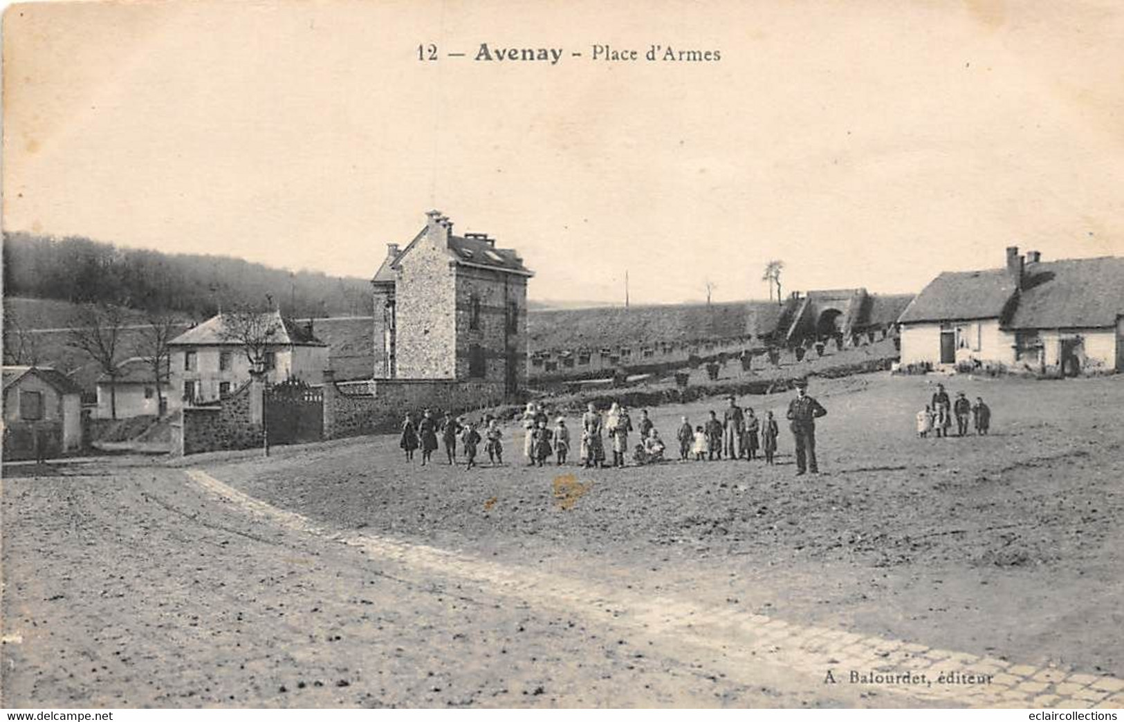 Avenay        51       Place D'Armes          (voir Scan) - Autres & Non Classés