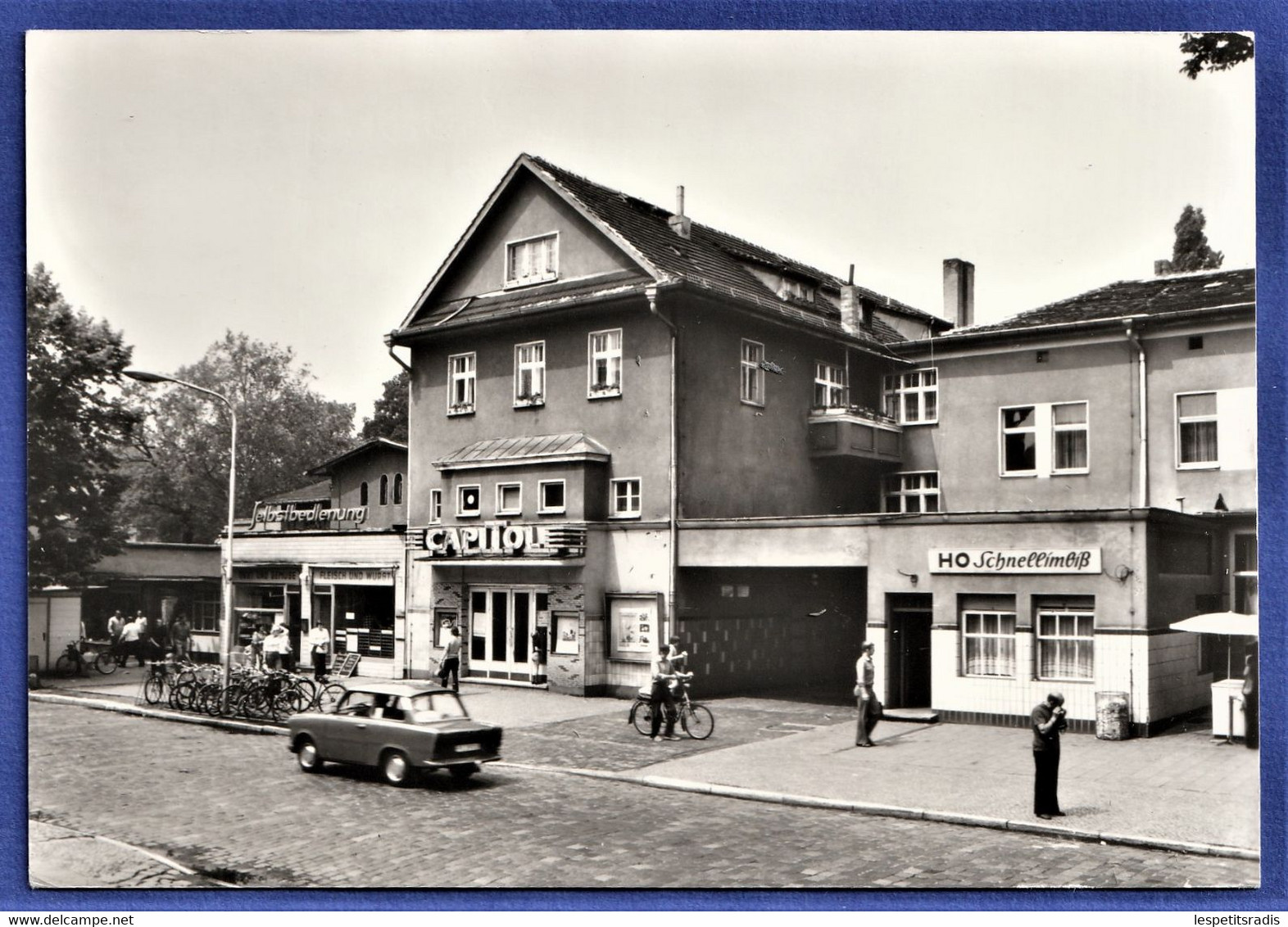 TRES RARE CPM ALLEMAGNE - KONIGS WUSTERHAUSEN - Kino "Capitol" (Koenigs-Wusterhausen) TRABAN 601S - Königs-Wusterhausen