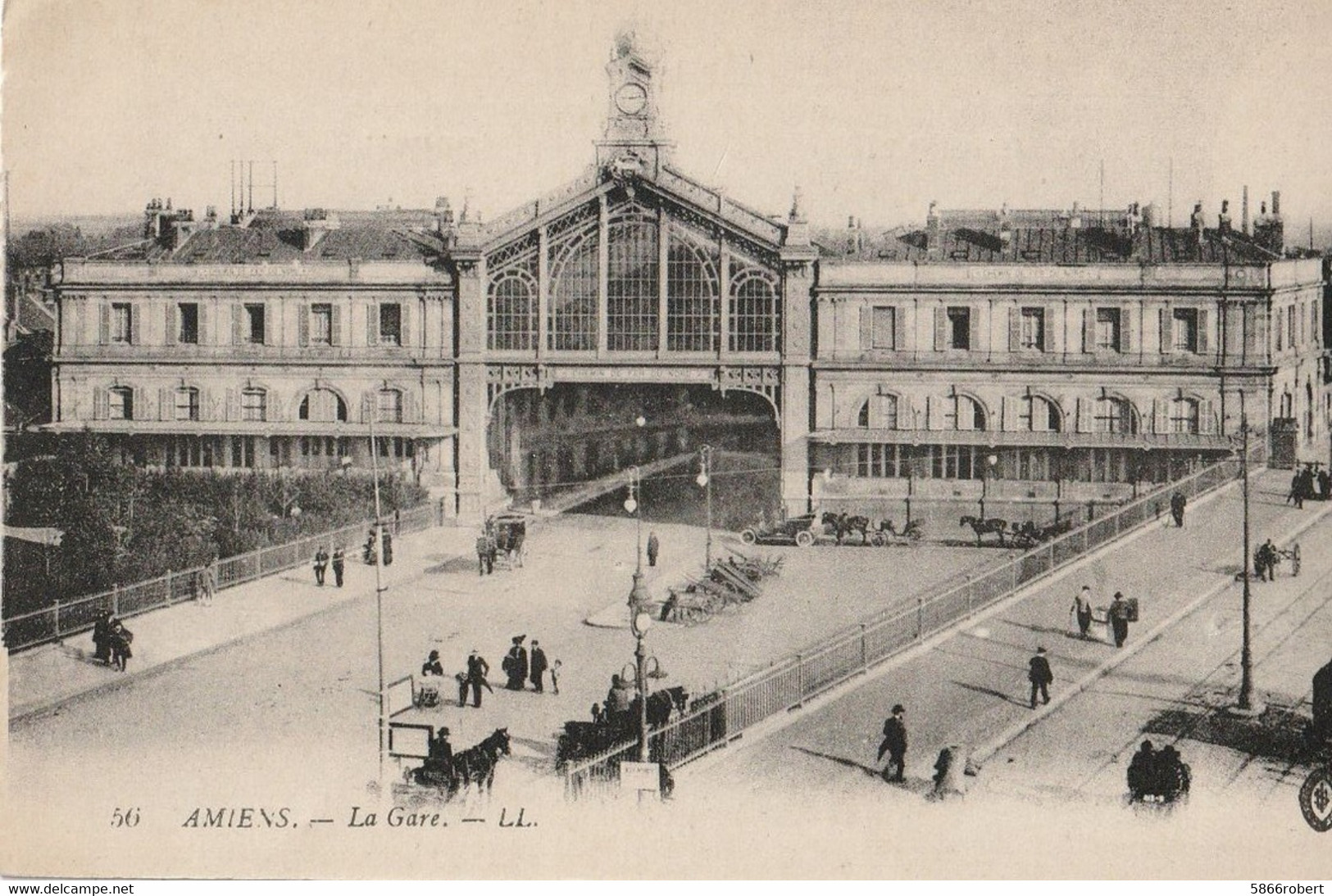 CARTE POSTALE ORIGINALE ANCIENNE : AMIENS LA GARE ANIMEE SOMME (80) - Estaciones Sin Trenes