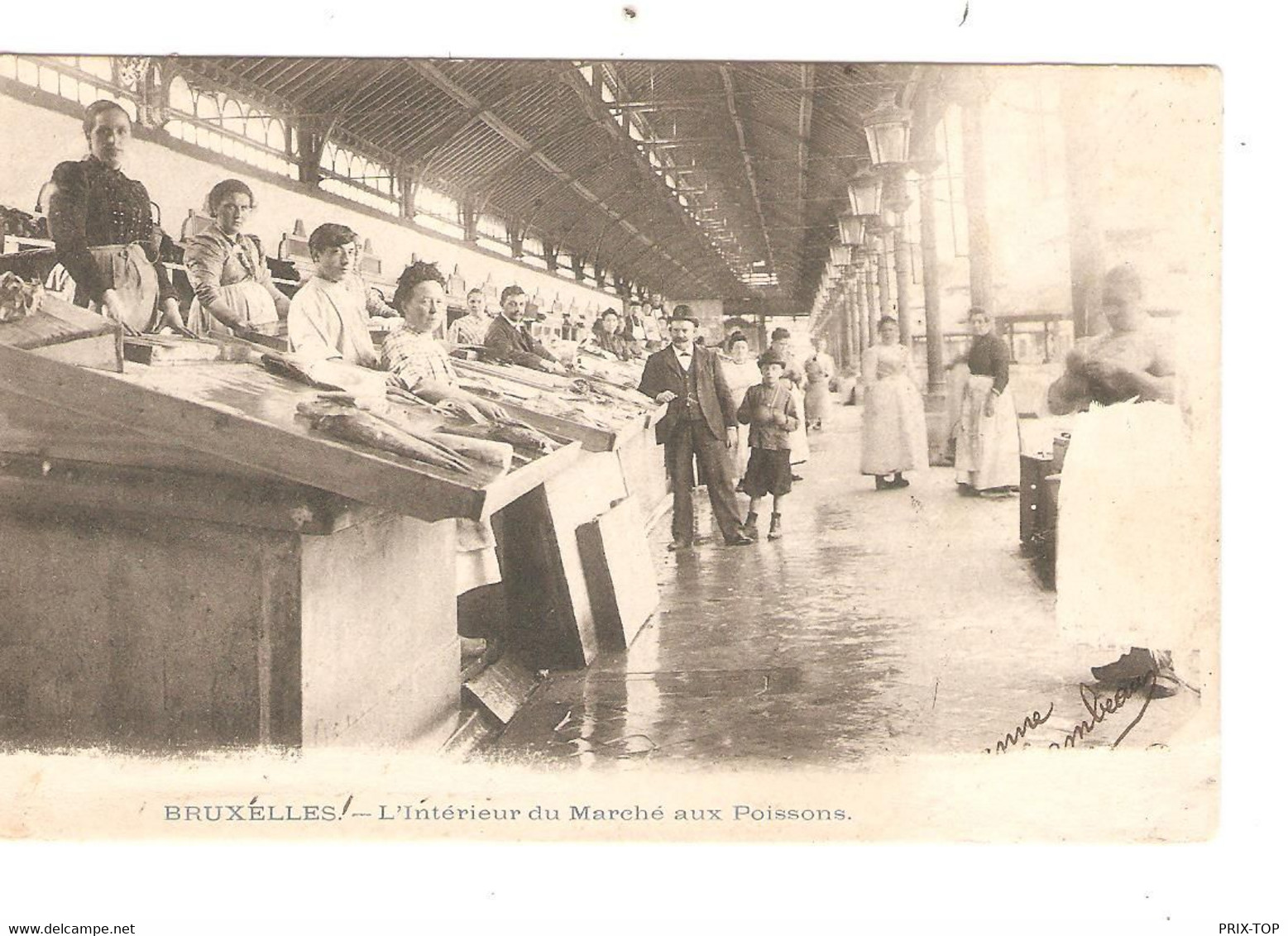 REF2515/ CP-PC Bruxelles L'Intérieur Du Marché Aux Poissons Animée Etales à Poissons - Marchés