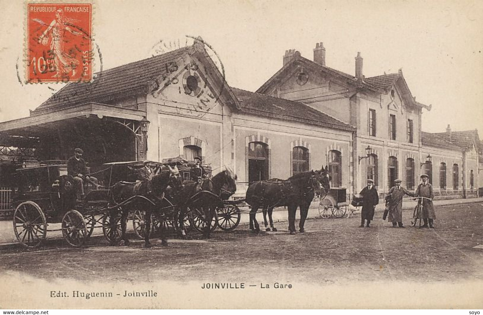 Attelage Taxi Et Fiacre à La Gare De Joinville Haute Marne . Beau Plan - Taxis & Droschken