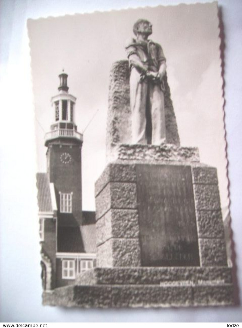 Nederland Holland Pays Bas Hoogeveen Met Standbeeld Bij Het Gemeentehuis - Hoogeveen