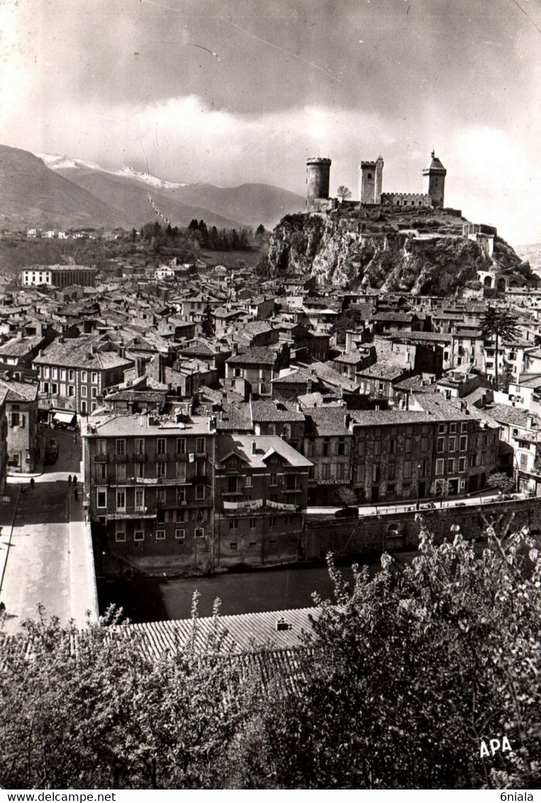 5168 Carte Postale FOIX  Le Château  Dominant La  Ville           09 Ariège - Foix