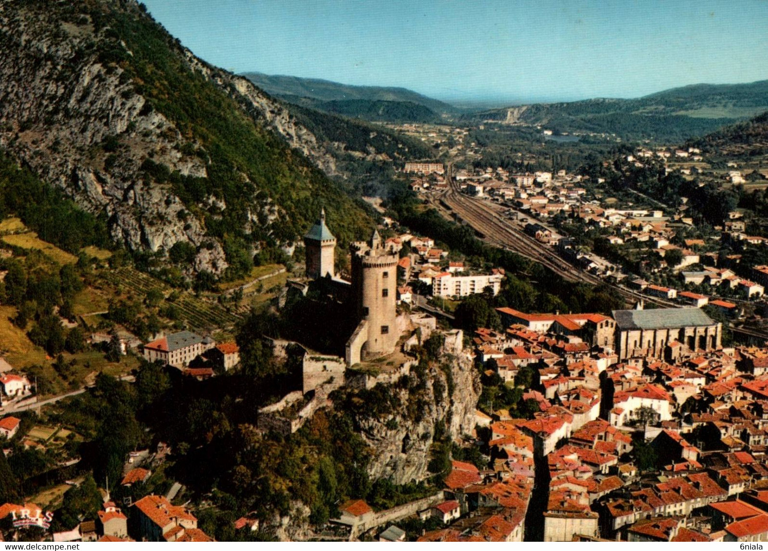 5171 Carte Postale FOIX   Vue Générale Au Premier Plan Les Tours Du  Château           09 Ariège - Foix