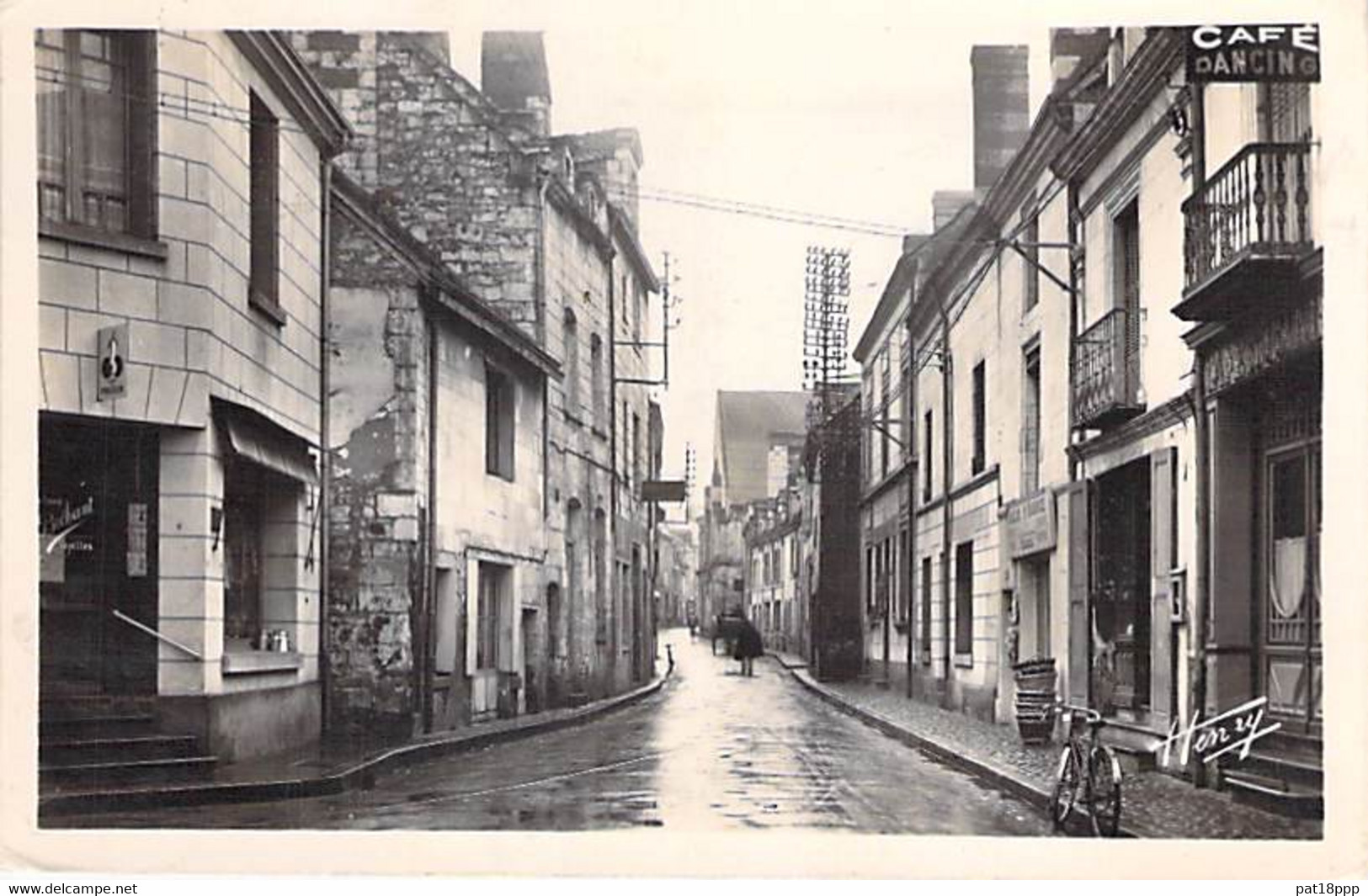 37 - L'ILE BOUCHARD : Rue De La République  CPSM Village (   H ) Photo Noir Blanc Format CPA - Indre Et Loir - L'Île-Bouchard