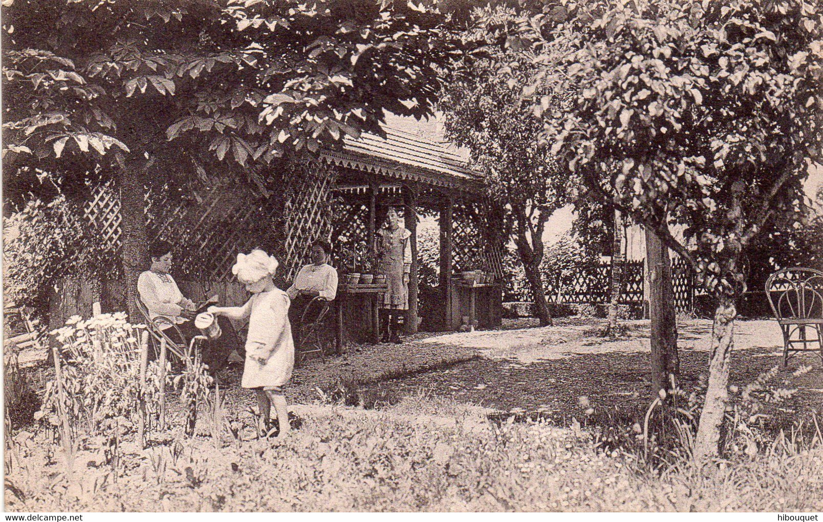 CPA, Pension Beau Séjour (jardin) Burtigny, Animée - Burtigny