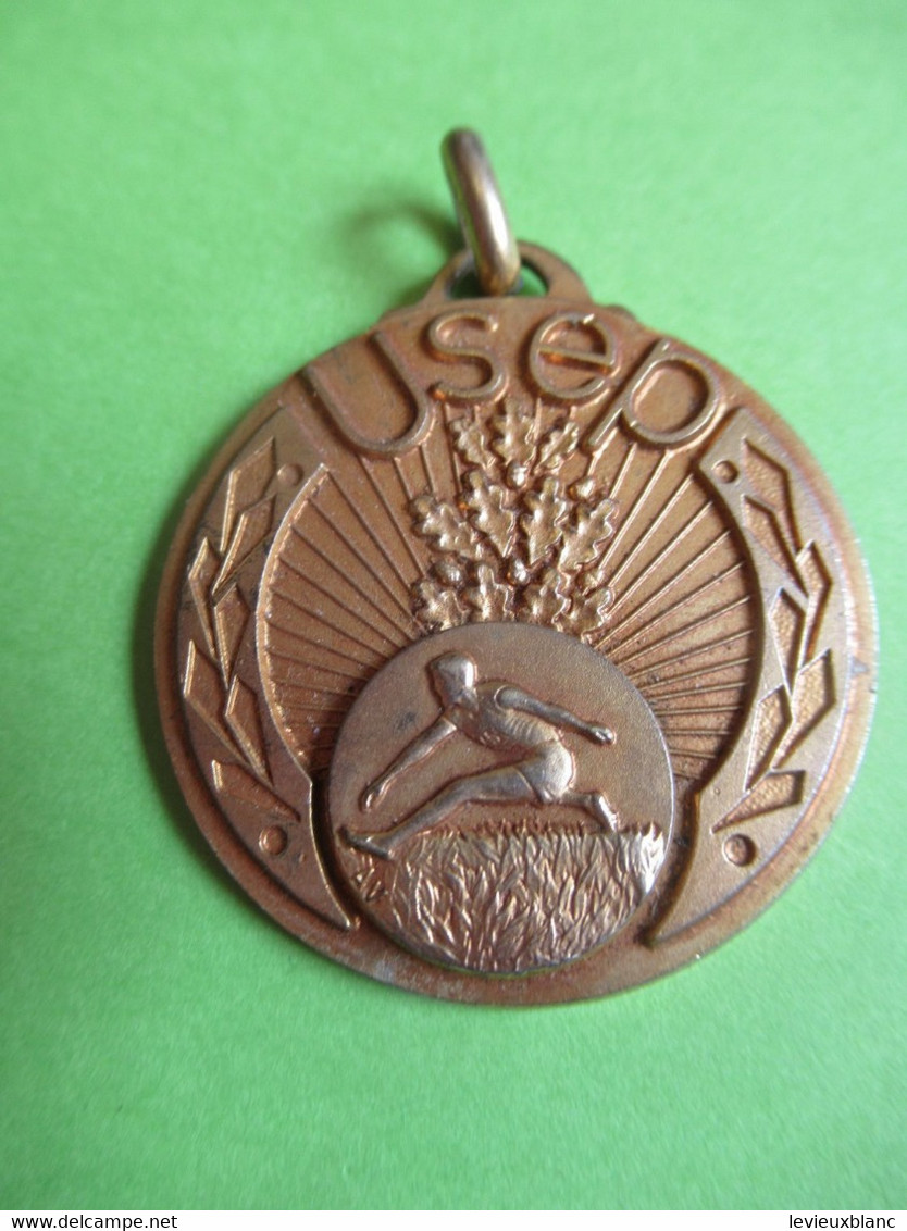 Médaille De  Sport Ancienne/Union Sportive De L'Enseignement Du Premier Degré/Course De Haies/Vers 1950-1960      SPO355 - Atletiek