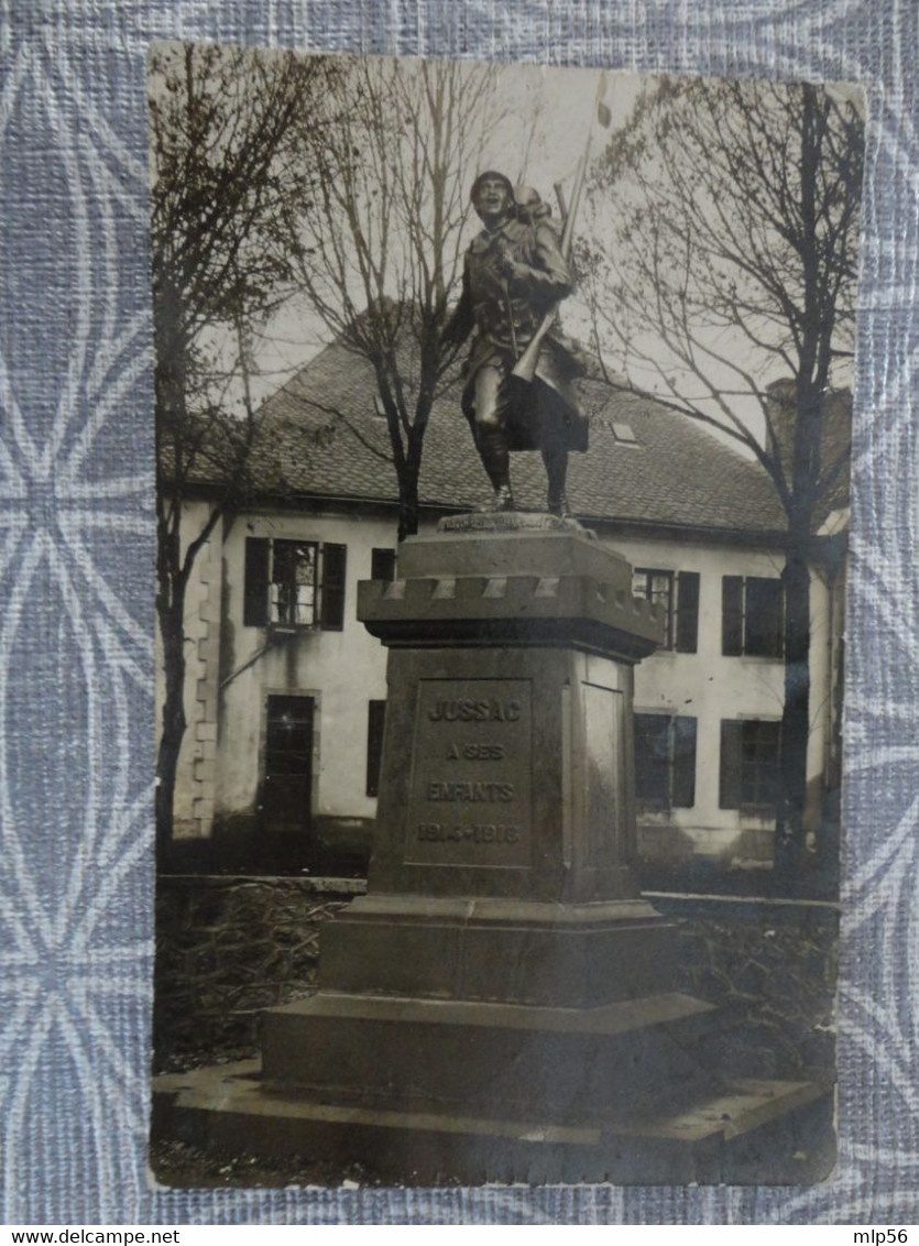 15 JUSSAC  CARTE PHOTO MONUMENT AUX MORTS - Jussac