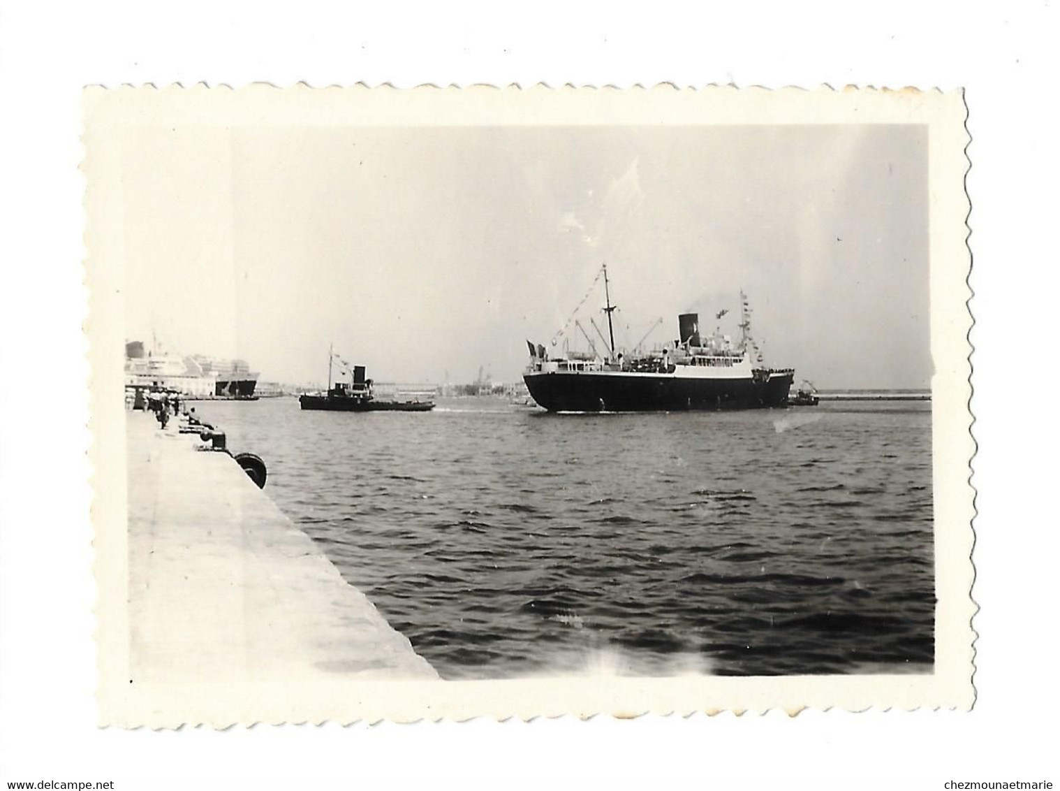 14 JUILLET 1957 ALGER - REMORQUEURS FAISANT TOURNER UN BATEAU - PHOTO - Barcos