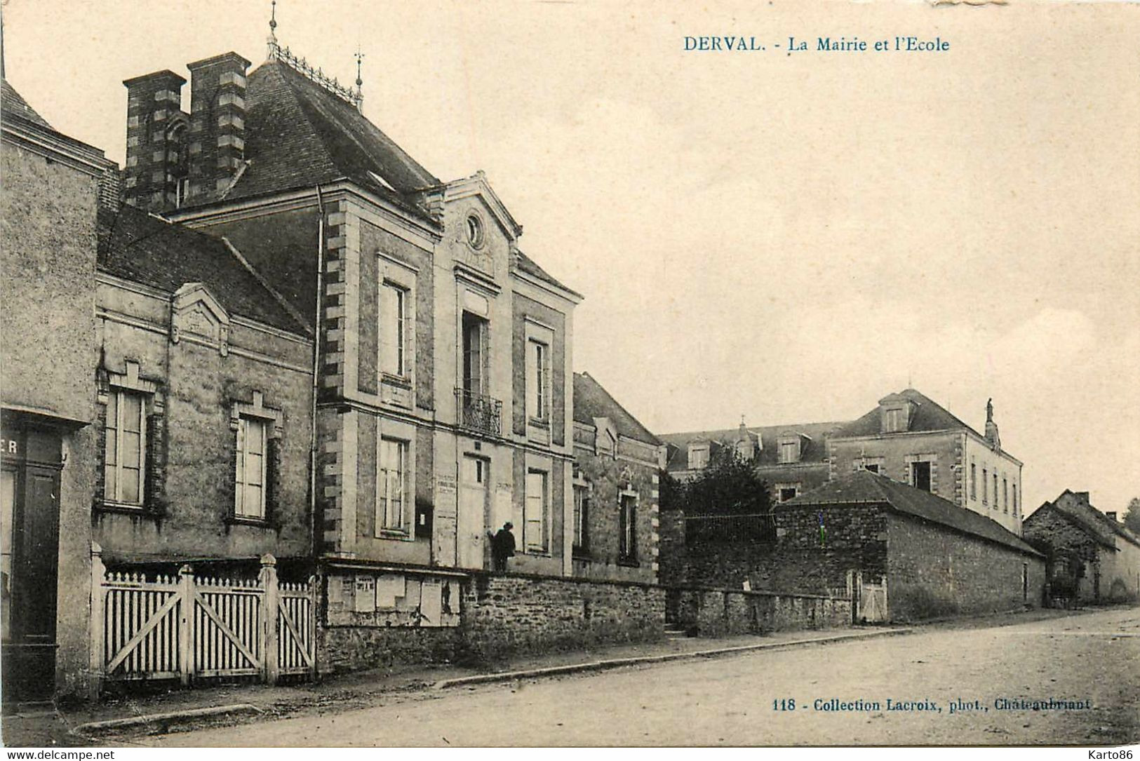 Derval * Rue De La Commune * La Mairie Et école * Hôtel De Ville - Derval