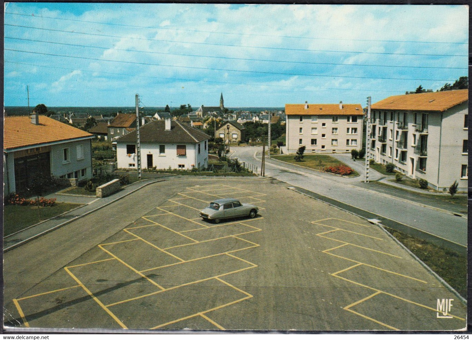 CPM De  87160  St-SULPICE- Les- FEUILLES  " Le Nouveau Quartier "  Postée Le 12 9 1974 DS CITROEN Seule Sur La Place - Saint Sulpice Les Feuilles