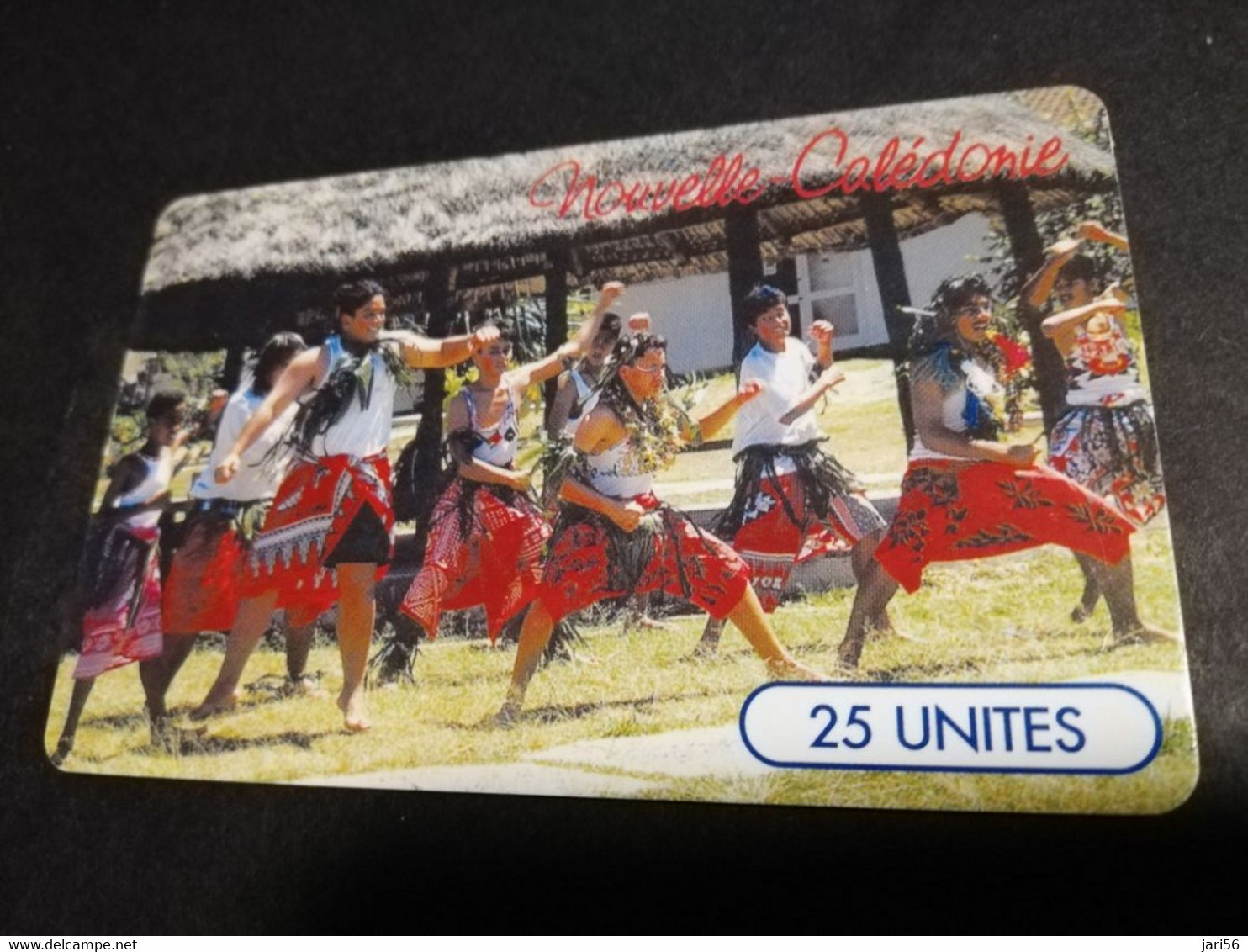 NOUVELLE CALEDONIA  CHIP CARD 25  UNITS  TRDITIONAL DACE CALEDONIA        ** 4184 ** - Neukaledonien