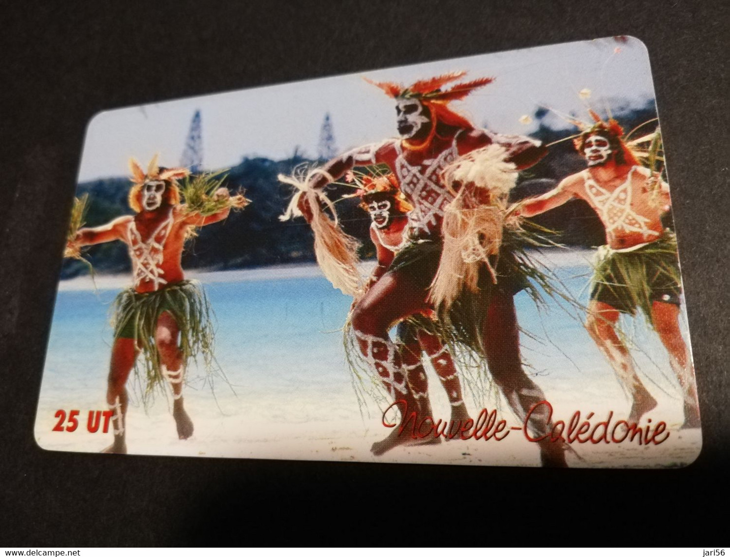 NOUVELLE CALEDONIA  CHIP CARD 25  UNITS  TRADITIONAL DANCERS DU WAPAN         ** 4196 ** - Neukaledonien