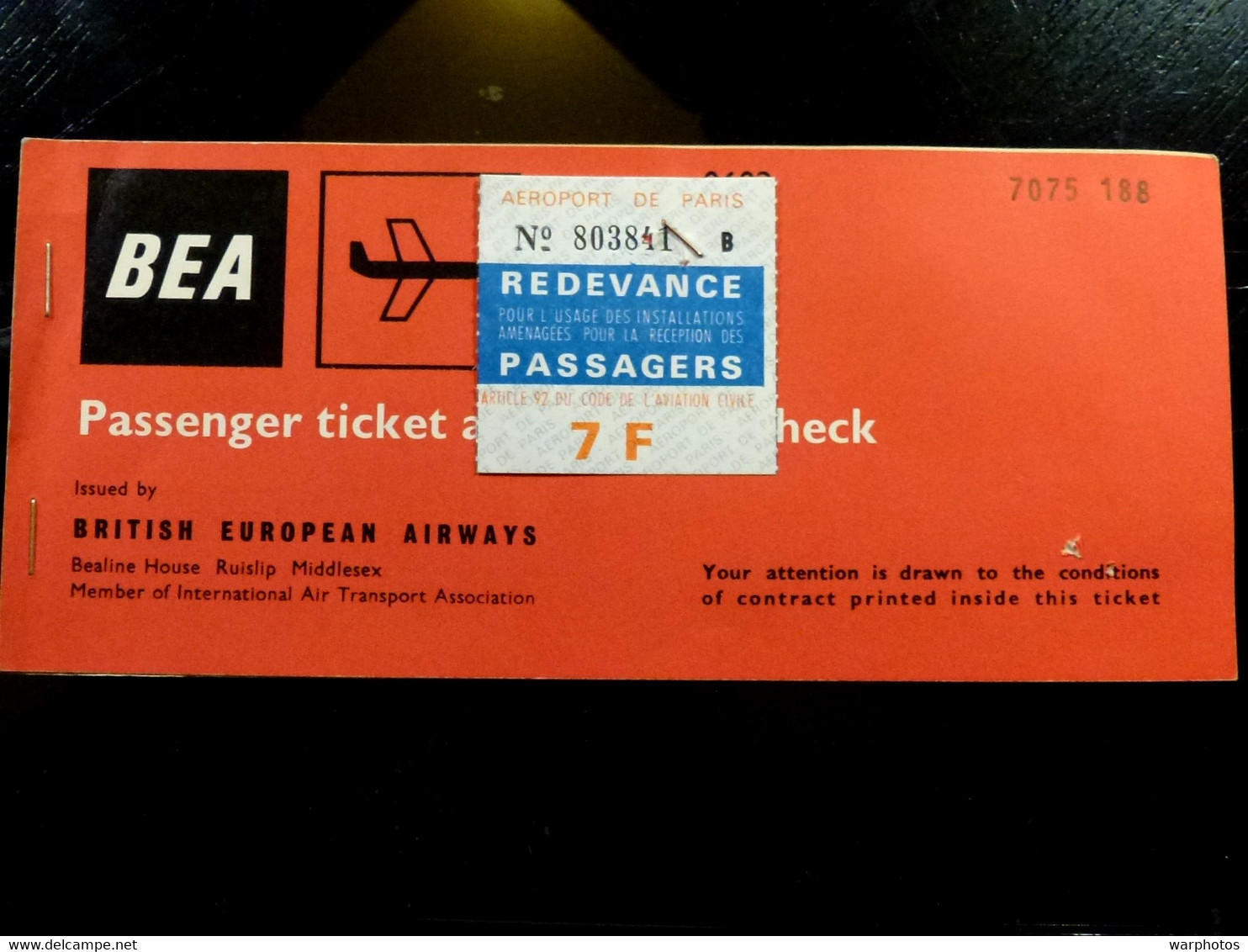 CARTE D'EMBARQUEMENT : BEA _ BRITISH EUROPEAN AIRWAYS _ 1966 + REDEVANCE 7 Francs - Boarding Passes