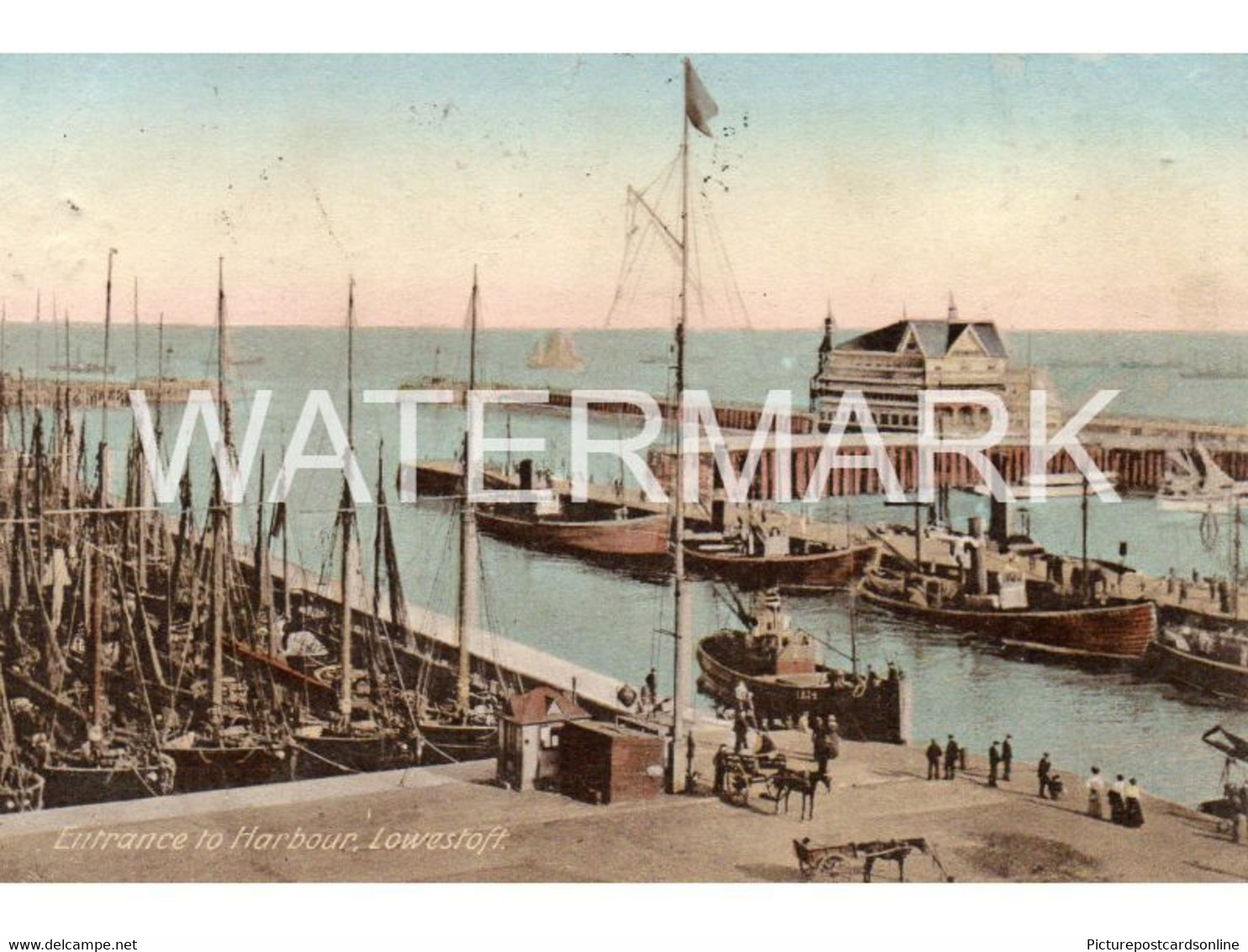 LOWESTOFT ENTRANCE TO THE HARBOUR OLD COLOUR POSTCARD SUFFOLK - Lowestoft