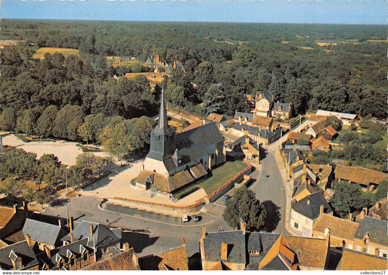 18-BRINON-SUR-SAULDRE-L'EGLISE DU XIIIe S VUE DU CIEL - Brinon-sur-Sauldre