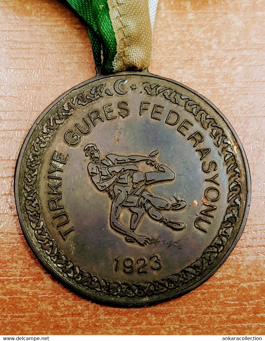 AC - SILVER MEDAL ( SECOND PLACE ) OF 57 KG OF GREKO ROMAN WRESTLING OF TURKISH CHAMPIONSHIP 24 - 25 FEBRUARY 1972 MEDA - Kleding, Souvenirs & Andere