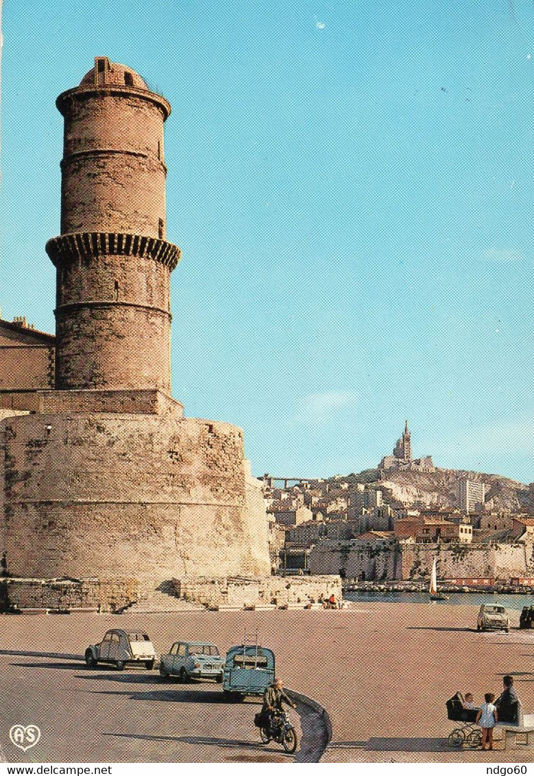 Marseille - Entrée Du Vieux Port , Fort Saint Jean , Dans Le Fond , Notre Dame De La Garde - Alter Hafen (Vieux Port), Saint-Victor, Le Panier