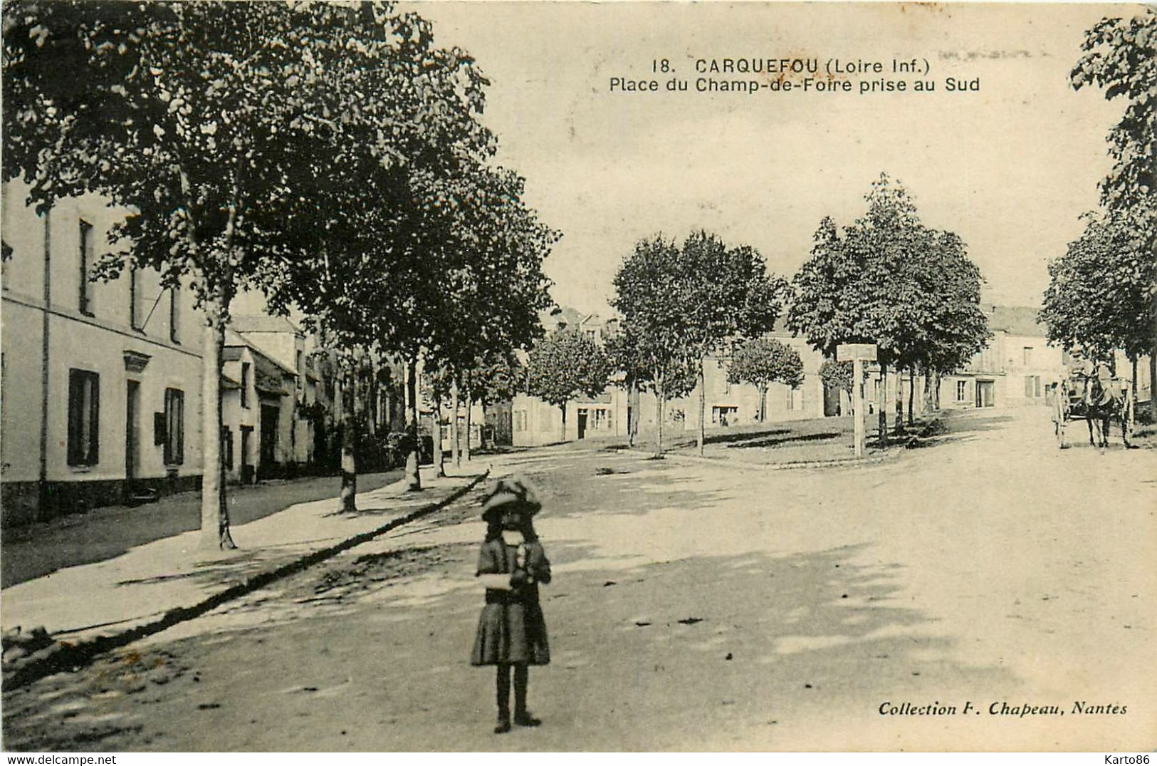 Carquefou * Place Du Champ De Foire Prise Au Sud - Carquefou