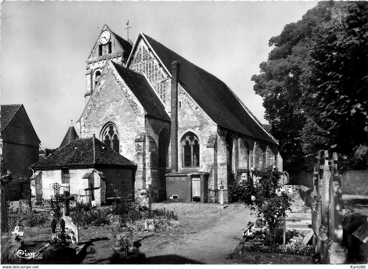 Raray * Vue Sur L'église Et Le Cimetière - Raray